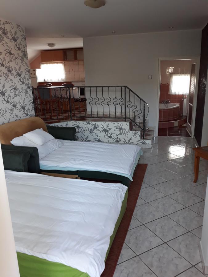 Rozsa Apartman Ленти Екстериор снимка