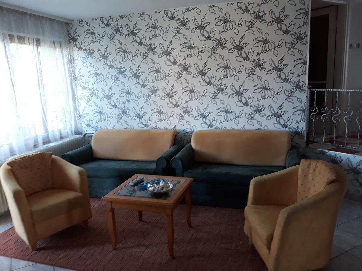 Rozsa Apartman Ленти Екстериор снимка