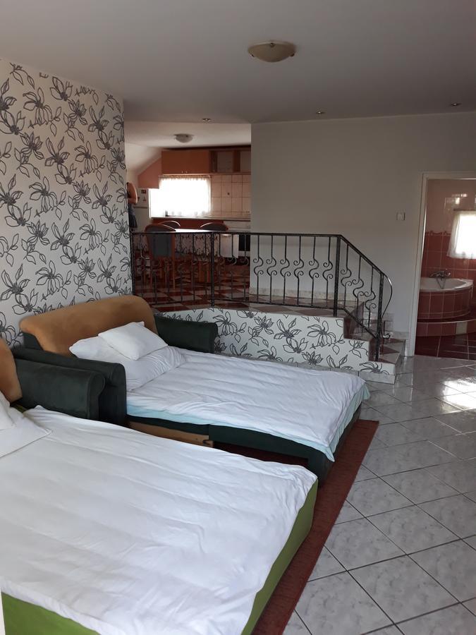 Rozsa Apartman Ленти Екстериор снимка